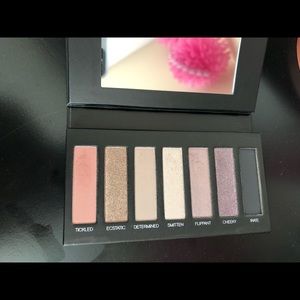 Younique eyeshadow palette